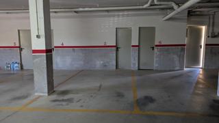 Lloguer Aparcament cotxe a Avinguda del president companys 5. Parking con trastero