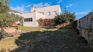 Xalet  Carrer joan miró. Chalet individual de 2 plantas en parcela de 855 m2.