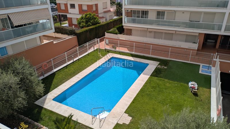 Foto a1b4cc20-fc3e-444c-8d45-b44df0aa6d12. Pis amb calefacció aparcament piscina a Centre Torredembarra