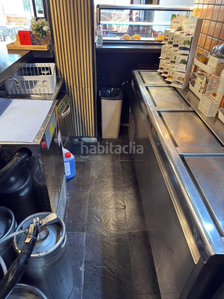 Foto 828f3c0d-c333-4d61-b9ce-34fa6cd1f2a5. Traspàs local comercial amb calefacció a Centre Torredembarra