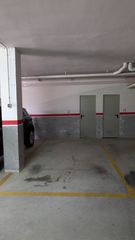 Lloguer Aparcament cotxe  Carrer estació. Parking con trastero