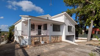 Chalet in Vespella de Gaià. Casa individual en parcela de 775 m2.