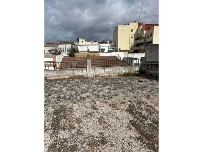 Foto febfc7f9-ef87-424f-85ef-57a2950a7622. Chalet en clara campoamor 28 en Centro Tomares