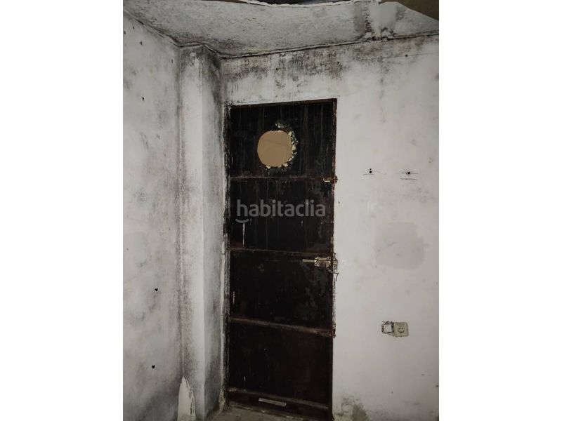 Foto a475f3f3-a629-423e-abc9-32858ba267e9. Casa adossada a calle ferrobús 10 a Cantillana