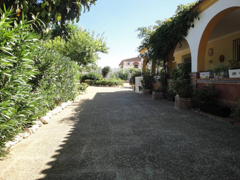 Foto a39aa6f3-7391-47d8-9063-5ff74302e8b6. Casa en cortijos del alcor 1 chalet unifamiliar en venta en Carmona