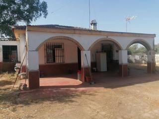 Chalet in Urbanización la barca 33. Chalet unifamiliar en venta en carmona