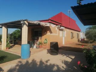 Xalet  Almendro. Chalet unifamiliar en venta en carmona