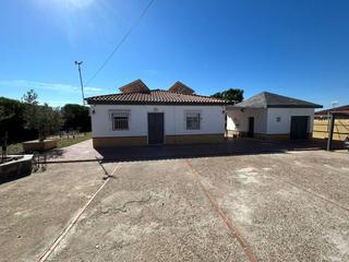 Chalet  Jinetes. Chalet unifamiliar en venta en carmona