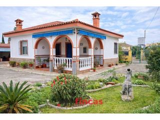Xalet  Urbanizacion mata de las naranjillas. Chalet unifamiliar en venta en carmona
