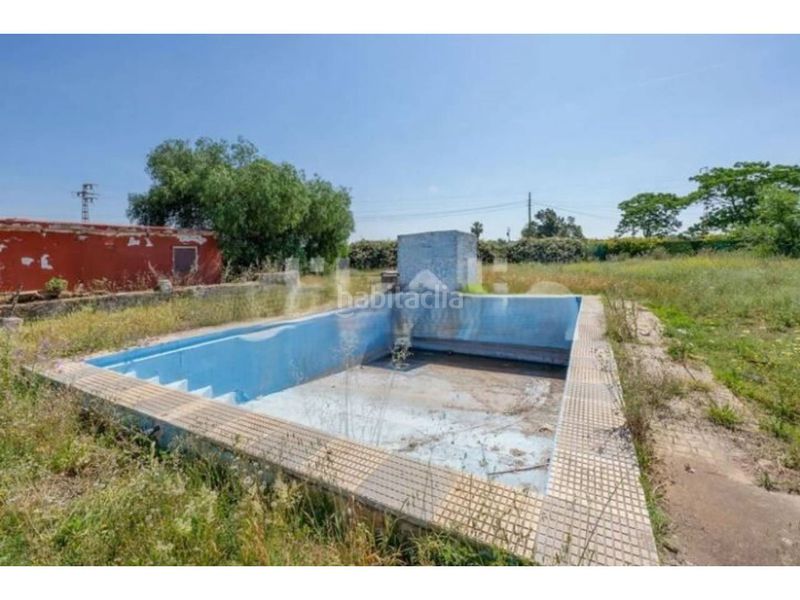 Foto 124eba79-798f-403f-a158-092bc24d7cb7. Xalet amb aparcament piscina a Carmona