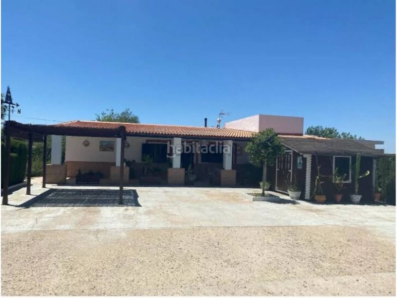 Foto 8a619bb1-d25b-4418-b8e6-6401cefab6d4. Chalet con riscaldamento parcheggio piscina in Oromana Alcalá de Guadaira