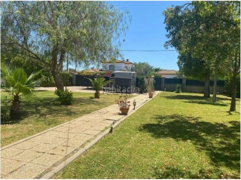 Foto b154f5d9-dccc-444b-bc87-c283046b51bf. Chalet con riscaldamento parcheggio piscina in Oromana Alcalá de Guadaira