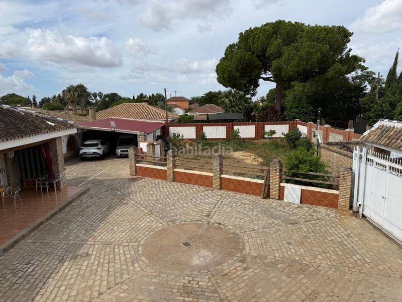 Foto b4ea9376-7326-48e6-91db-44ce8e18a7fd. Xalet a calle macarena 95 a Carmona