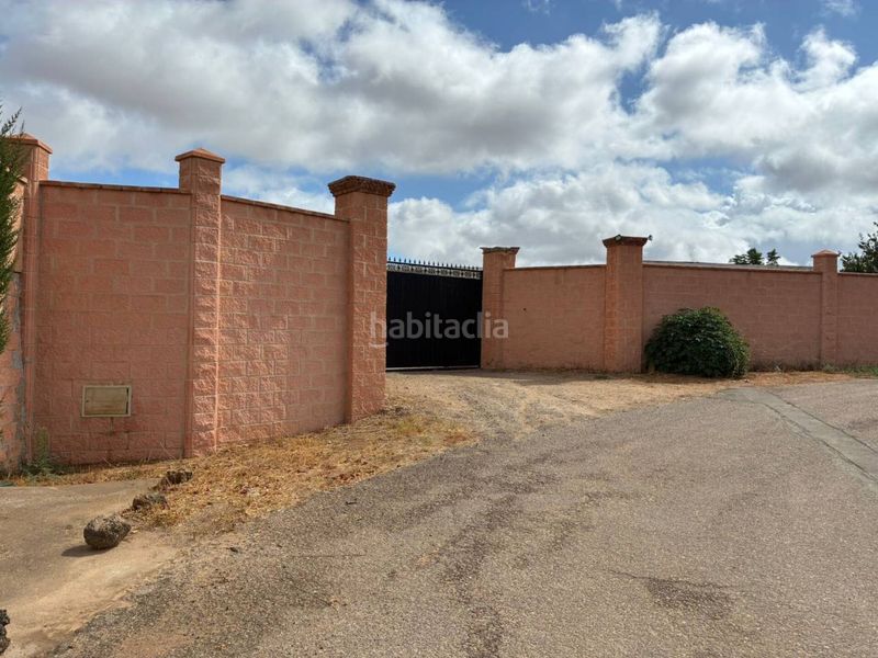 Foto 19cd5cdc-48e2-4eaf-8137-96a965127c75. Xalet amb aparcament a Carmona