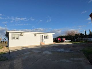 Chalet  Urbanizacion los frutales. Chalet unifamiliar en venta en carmona