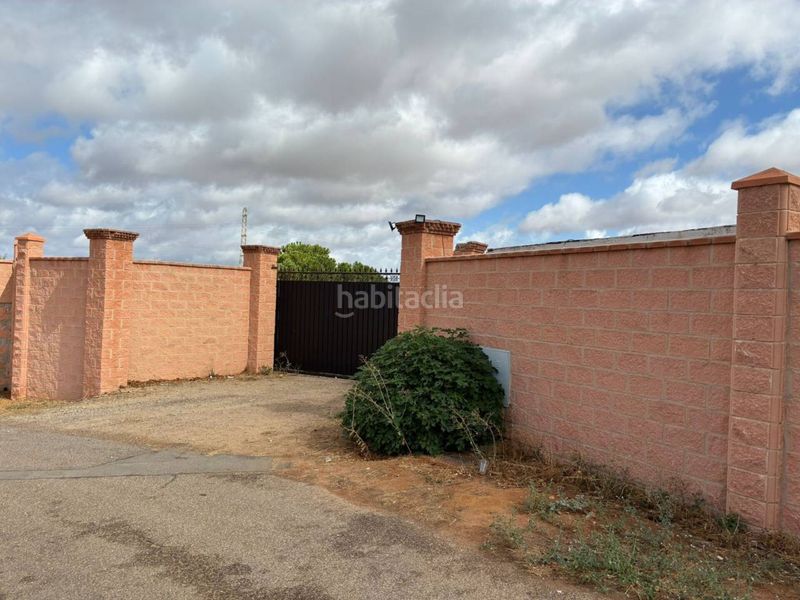 Foto db72ab0f-283c-426b-bd0b-870d54396816. Xalet amb aparcament a Carmona