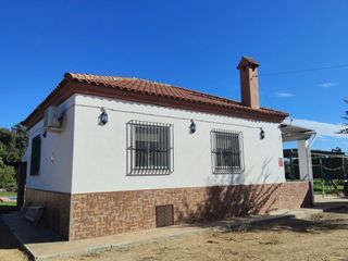 Chalet  Urbanizacion corzo. Chalet unifamiliar en venta en carmona