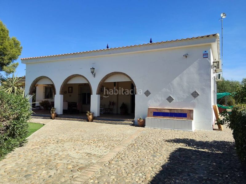 Foto 4d12355c-84ac-4972-91c2-bf134d39c1a5. Chalet avec chauffage parking piscine dans Carmona