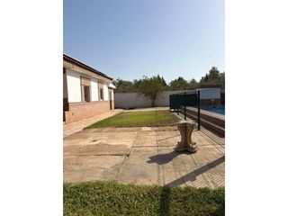 Chalet  Urbanizacion celada. Chalet unifamiliar en venta en carmona
