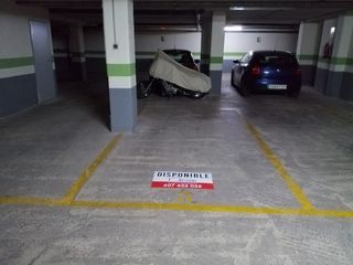 Location Parking voiture à Calle múnich 72 33. Garaje parc central