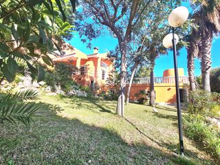 Chalet in Calle carretera la cala 1. Chalet con 4 habitaciones amueblado con parking, piscina, calefa