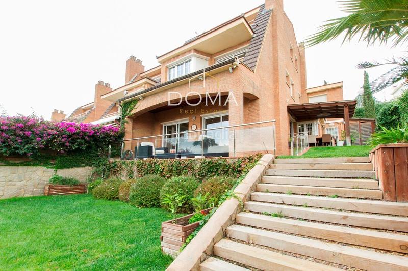 Foto 08fd4c3d-4beb-4280-9de6-e168389a782e. Casa adossada amb calefacció piscina a Ciutat Diagonal Esplugues de Llobregat