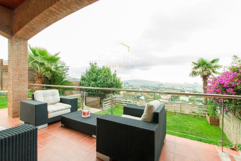Foto 5a2f22fb-360d-4c12-af33-d37e828775c6. Casa adossada amb calefacció piscina a Ciutat Diagonal Esplugues de Llobregat