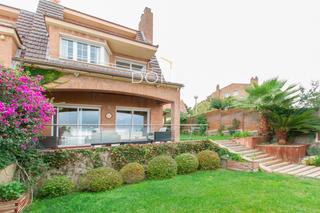 Casa adossada  Jaume huguet. Exclusiva propiedad en ciutat diagonal.