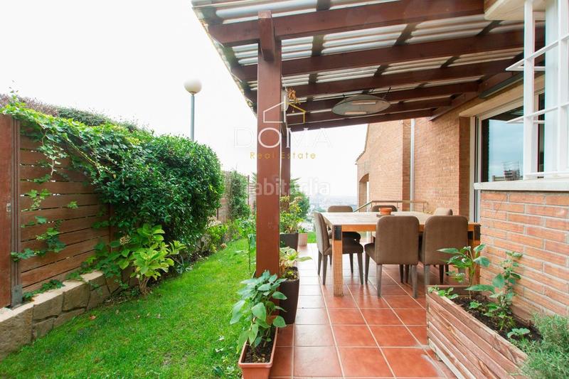 Foto bb29fee4-7851-4c2c-a173-9a646a1ac3c5. Casa adossada amb calefacció piscina a Ciutat Diagonal Esplugues de Llobregat