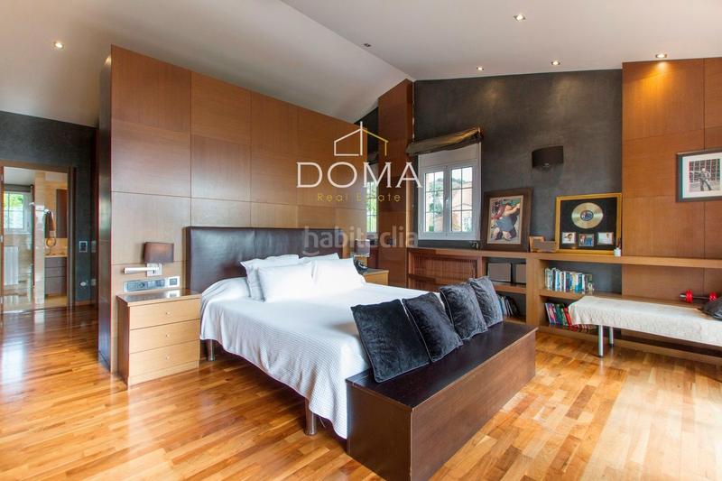 Foto bbdc2cb6-e738-43dc-a906-c6e4e35b9202. Casa adossada amb calefacció piscina a Ciutat Diagonal Esplugues de Llobregat