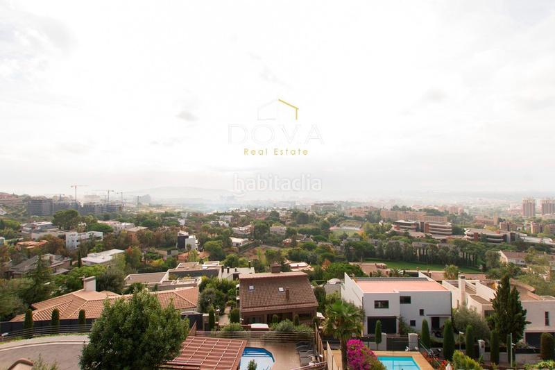 Foto c9f836b5-101c-4db8-91dc-c4cd75386e97. Casa adossada amb calefacció piscina a Ciutat Diagonal Esplugues de Llobregat