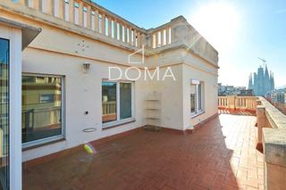 Rent Penthouse  Gaudí. En barcelona
