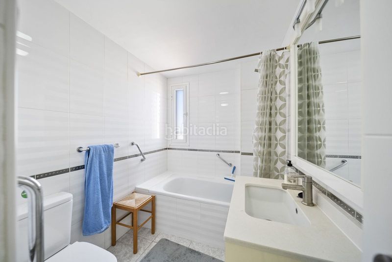 Foto 2fac6921-e3d0-4c7d-b433-fe692085bd8a. Pis amb piscina a Parque de la Paloma Benalmádena