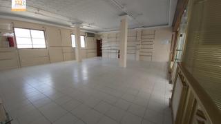 Local Comercial en Calle san sebastian 70. Se vende yo se alquila local comercial