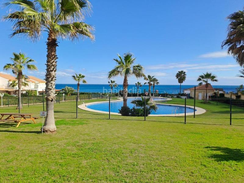 Foto a565c198-50e3-49b5-aecf-d516d17b4ea6. Casa adossada amb aparcament piscina a Alcorrín Manilva