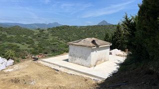 Masia a Casares pueblo. Encantador campo con casa y vistas espectaculares por 159,000