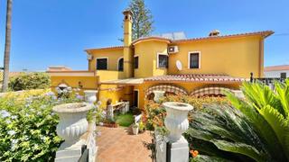 Chalet in Manantiales - Lagar - Cortijo. Villa familiar con parcela de 2000 m2