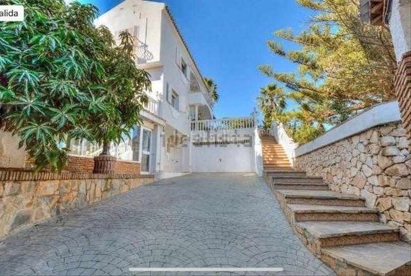 Foto 4a8cfbcd-bf29-4966-a328-3e753d0f7ab4. Chalet espectacular villa a un paso del mar!! en Arroyo de la Miel Benalmádena