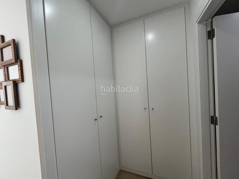 Foto e7d562b5-606d-4e4e-98b0-1feb9b264b02. Alquiler piso bajo moderno con terraza y vistas al mar en Benalmádena