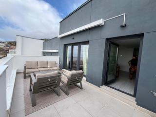 Rent Flat  Calle calle encinar. Bajo elevado moderno con terraza y vistas al mar en benalmádena