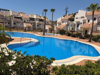 Pis  Avenida avenida argonautas. Amplio piso con terraza, piscina y garaje en argonautas