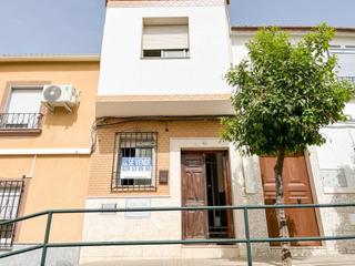 Casa en Rute. Encantadora casa de pueblo lista para entrar a vivir.