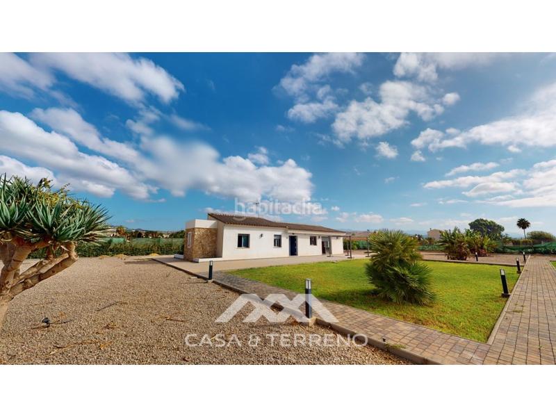 Foto 42cc0843-a989-44c2-8caa-ca710e215c16. Casa in Almayate Bajo