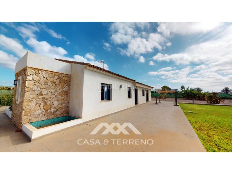 Foto 9222d190-d3eb-412d-90d9-da483c182efc. Casa in Almayate Bajo