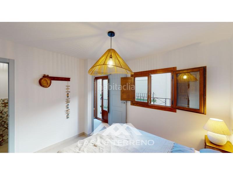 Foto fdab8c65-9cd6-4c3d-88c7-1ff50b12d038. Casa adossada a Caleta de Velez