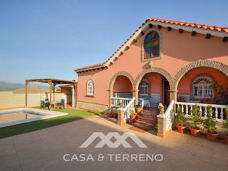 Edifici a Viñuela. Villa con licencia turística