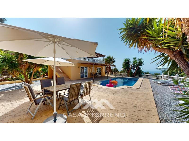 Foto 3d817311-87a7-4170-882c-004fad39cec4. Casa amb aparcament piscina a Algarrobo pueblo Algarrobo