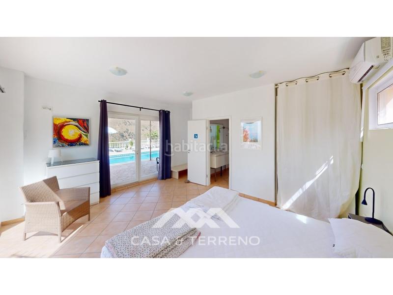 Foto 4e1dc14f-5e0c-4c7a-b1e2-6c8e78da3435. Casa amb aparcament piscina a Algarrobo pueblo Algarrobo