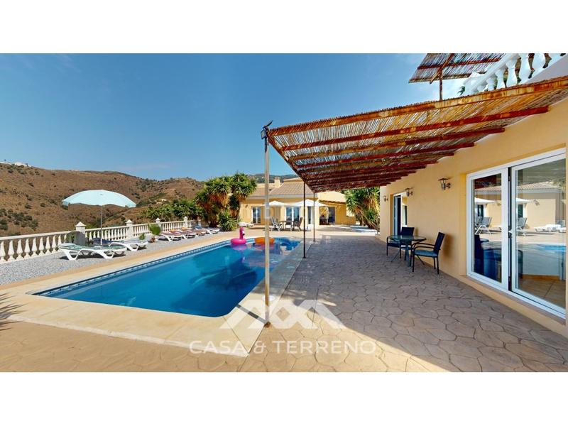 Foto 96777ce9-d9f5-4ad6-9877-5fb7177583ec. Casa amb aparcament piscina a Algarrobo pueblo Algarrobo