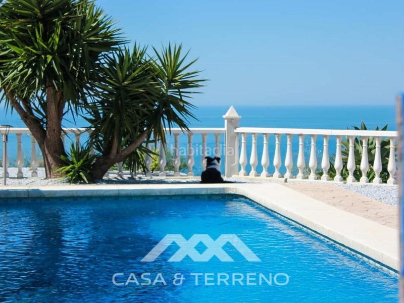 Foto aa280ed9-e47b-46f6-a796-360fcb317084. Casa amb aparcament piscina a Algarrobo pueblo Algarrobo